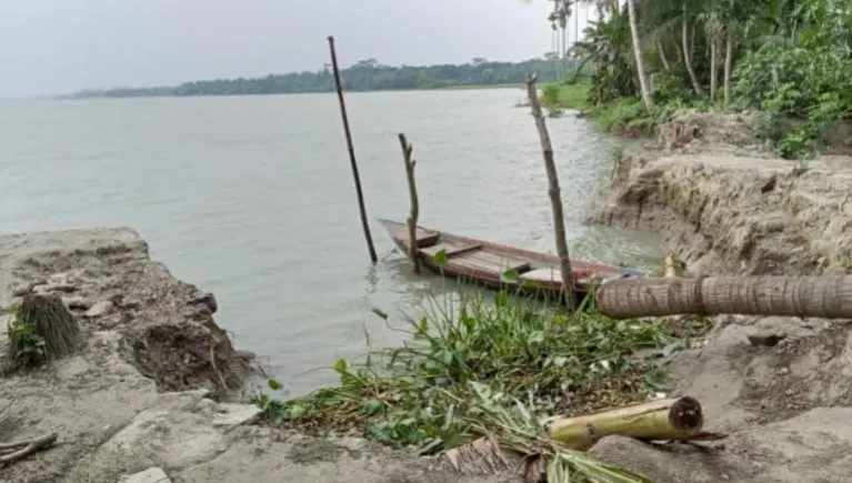 ভাঙনকবলিত সন্ধ্যা নদীতে আবারও বালুমহাল ইজারা !